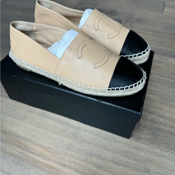 Chanel Lambskin CC Espadrilles Size 39 - Picture 10 of 11